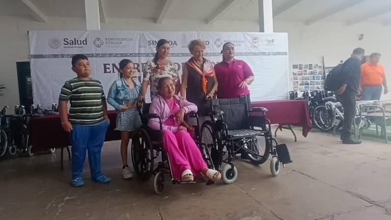 El DIF Escuinapa entrega apoyos funcionales.