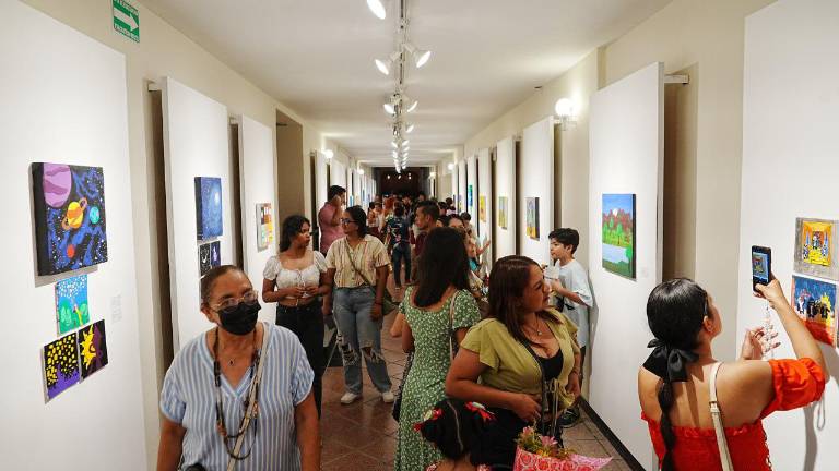 Los alumnos del taller de pintura impartido por Manuel V Carlock presentan su exposición.