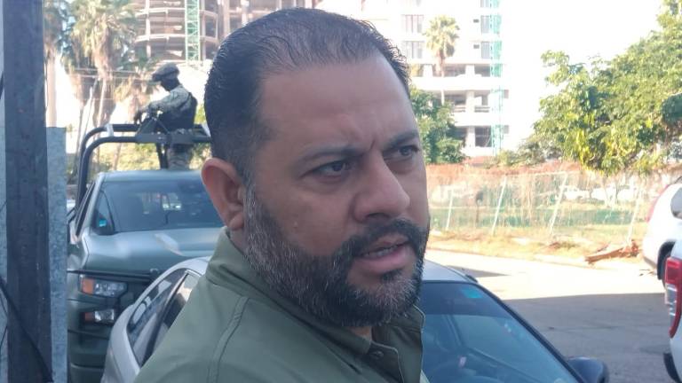 El Secretario del Ayuntamiento de Mazatlán, Moisés Ríos Pérez, explica las acciones que se realizan contra las privaciones de la libertad.