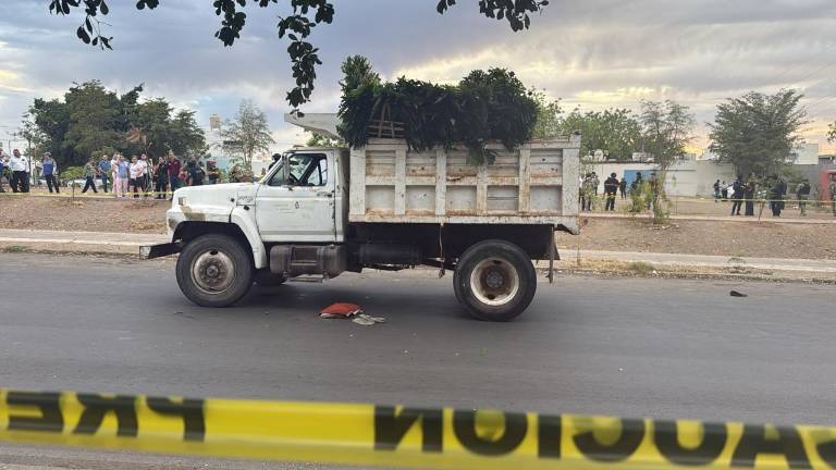 Dos personas fueron asesinadas y tres más resultaron heridas durante la agresión armada registrada en la colonia Infonavit Barrancos, en Culiacán.