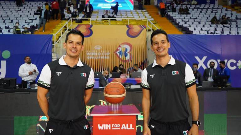 Los hermanos Fernando y Jesús Miguel Barraza Lizárraga fueron parte del equipo de México que logró su clasificación al Mundial de baloncesto 2023, como fisioterapeutas.