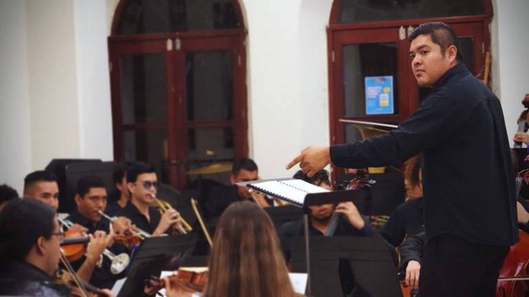 La Orquesta Juvenil del CMA del Instituto de Cultura, Turismo y Arte de Mazatlán, dirigida por el maestro Juan Carlos Chavarría Reyes, ofreció al público su primera clase muestra con piezas mexicanas.
