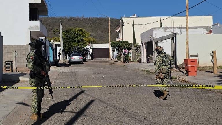 La agresión se registró sobre la avenida San Eleodoro, entre las calles Santa Irene, donde sujetos armados realizaron múltiples disparos contra la vivienda.