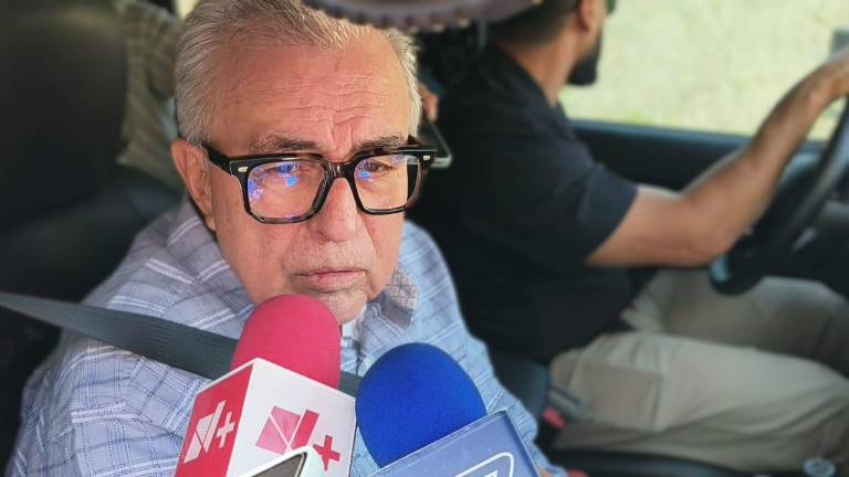El Gobernador de Sinaloa Rubén Rocha Moya regresó a la mina donde se mantiene el operativo para rescatar a trabajadores atrapados.