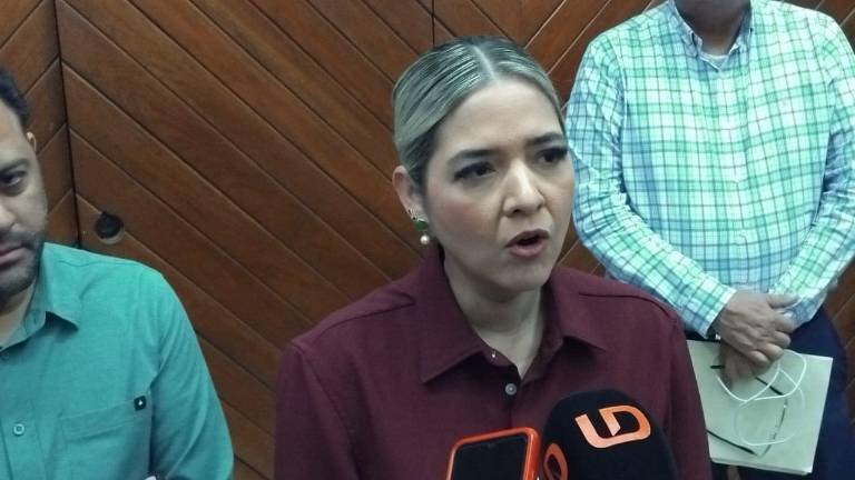 La Alcaldesa llamó a locales y turistas a que acudan al malecón, cerca de las Letras de Mazatlán, a disfrutar de la música en vivo que se tendrá la tarde-noche del 31 de diciembre.