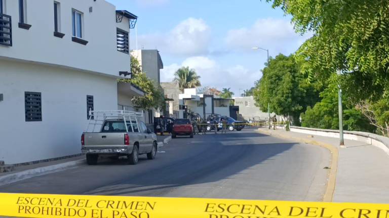 Presencia de corporaciones de seguridad tras localizar un artefacto explosivo en el malecón de Escuinapa.