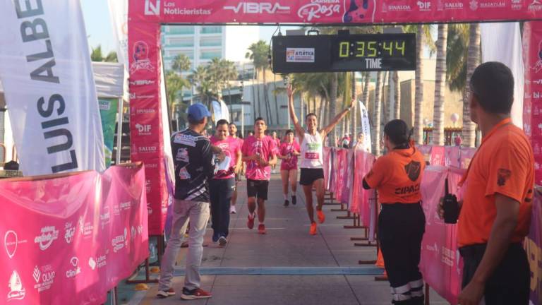 Solís y Leyva conquistan la Carrera Rosa, en Mazatlán
