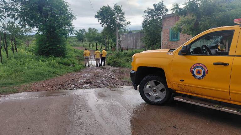Recorrido de personal de Protección Civil de Escuinapa por zonas vulnerables.