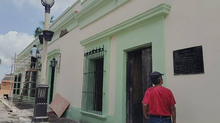 La fachada del Museo Lola Beltrán pasó de los colores beige y tinto a un verde pistache.