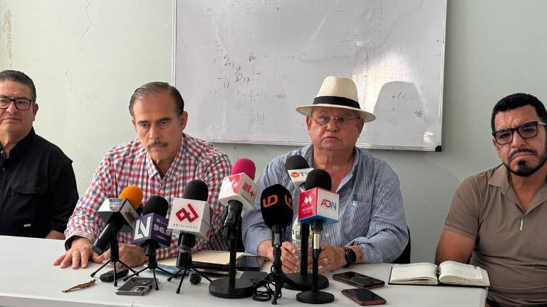 Transportistas denuncian fraude con credenciales de descuento en Culiacán.
