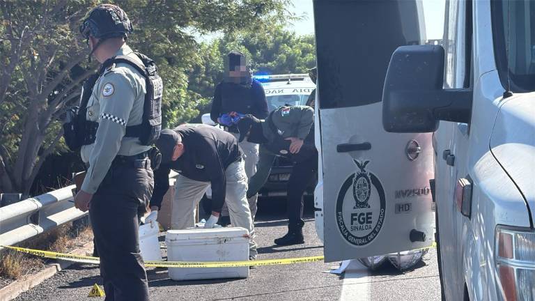 Los restos mutilados de una persona fueron localizados dentro de tres hieleras abandonadas a un costado del libramiento Culiacán, en la sindicatura de Costa Rica.