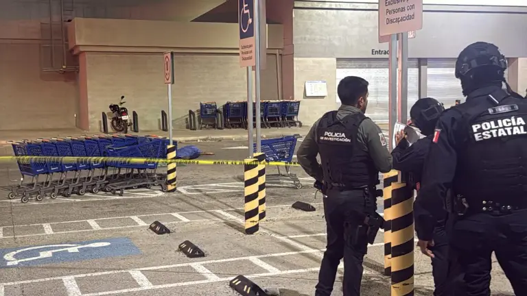 El ataque fue reportado en un centro comercial situado sobre el bulevar Lola Beltrán.