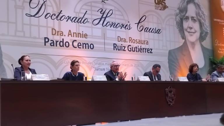 Ceremonia de entrega del Doctorado Honoris Causa a Annie Pardo Cemo y Rosaura Ruiz Gutiérrez.