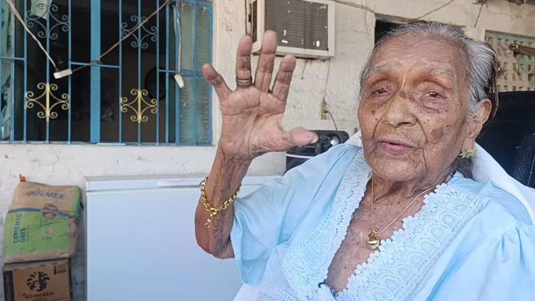 María del Rosario Llamas Barrón cumplirá años en el mes de octubre. “Chayito” o “Mamá Yaya”, como es llamada, ni el tiempo ni la vida la han hecho doblarse.