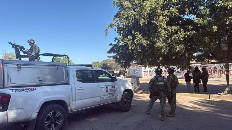 Las víctimas quedaron recostados en el pavimento con múltiples heridas de bala y sin signos vitales.