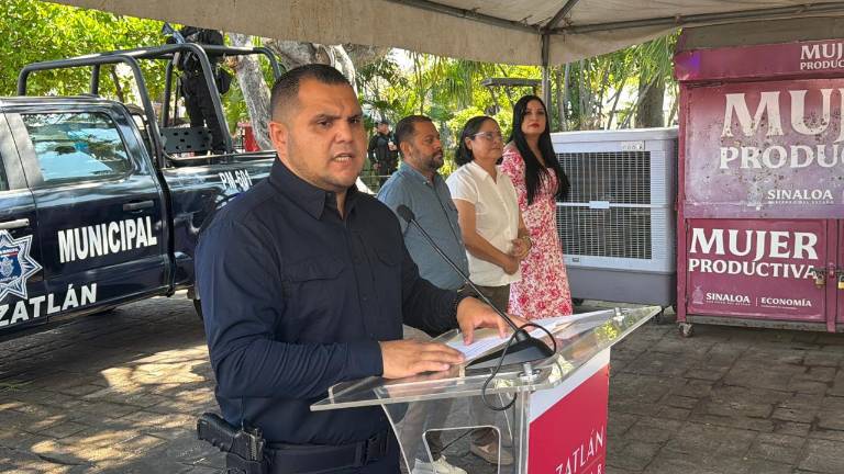 Jaime Othoniel Barrón, Secretario de Seguridad Pública Municipal, informó sobre reducciones durante agosto en delitos como robo a comercio, violencia familiar y robo de vehículos.