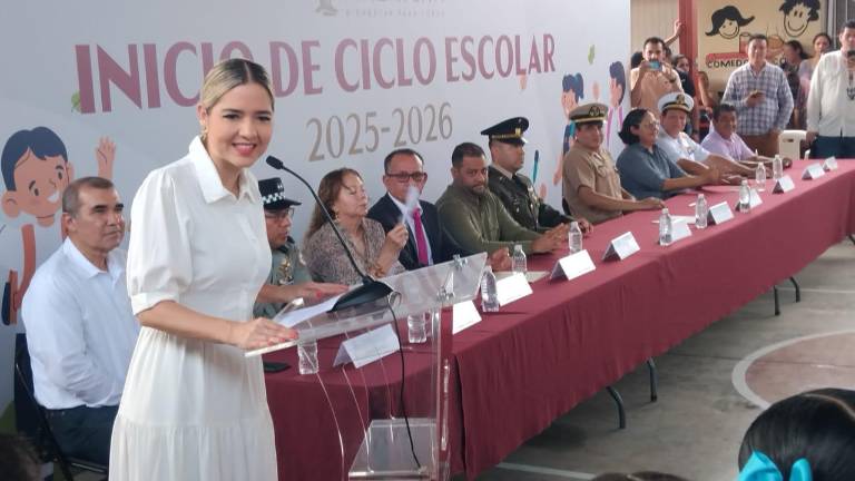 Durante este protocolo de inicio de clases, la Alcaldesa de Mazatlán hizo entrega de diversos apoyos a esta institución.