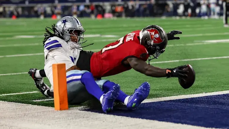 Buccaneers sorprende a Cowboys.