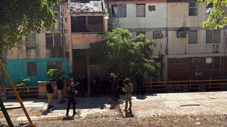 En un departamento del Infonavit Cañadas, en Culiacán, fue asesinada una mujer a balazos.