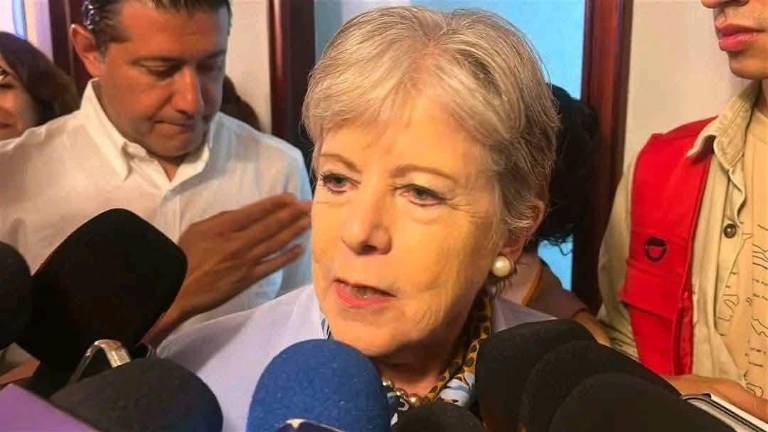 Una comitiva del Gobierno federal, encabezada por Alicia Bárcena, instaló en Ahome una mesa de diálogo.