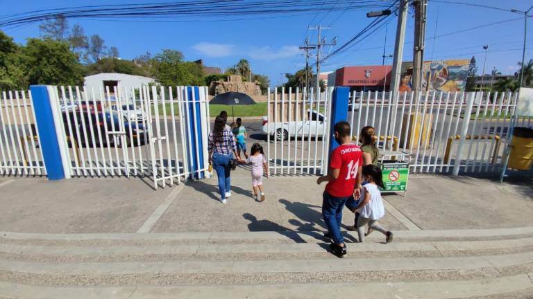 En Mazatlán menores van por la vacuna contra el Covid, pero se regresan sin ser vacunados porque se agotaron las dosis