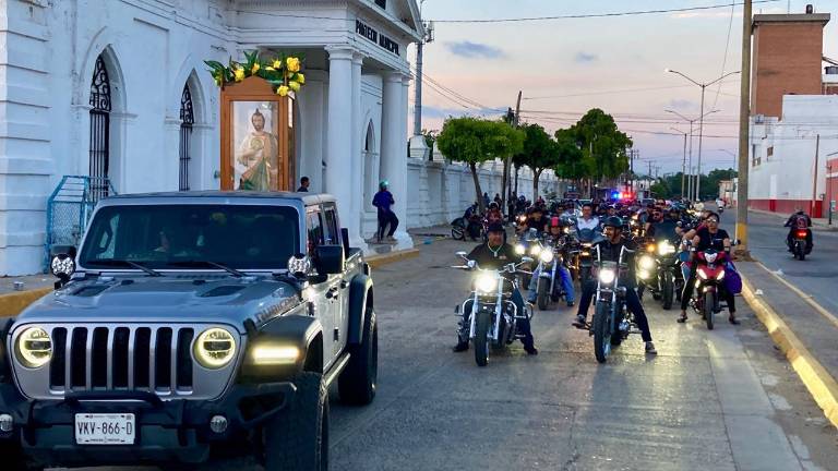 Participantes de la tradicional “Peregrinación en Moto” avanzaron por las calles de Mazatlán para rendir homenaje a San Judas Tadeo, en un recorrido de fe y camaradería.