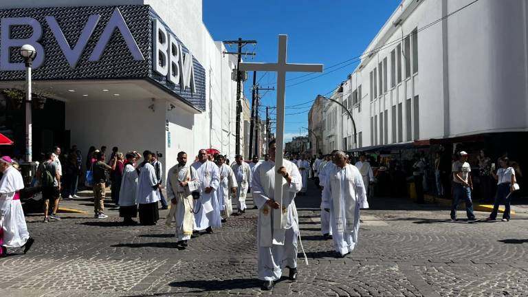 La Iglesia católica de Mazatlán celebró este lunes la Procesión penitencial.