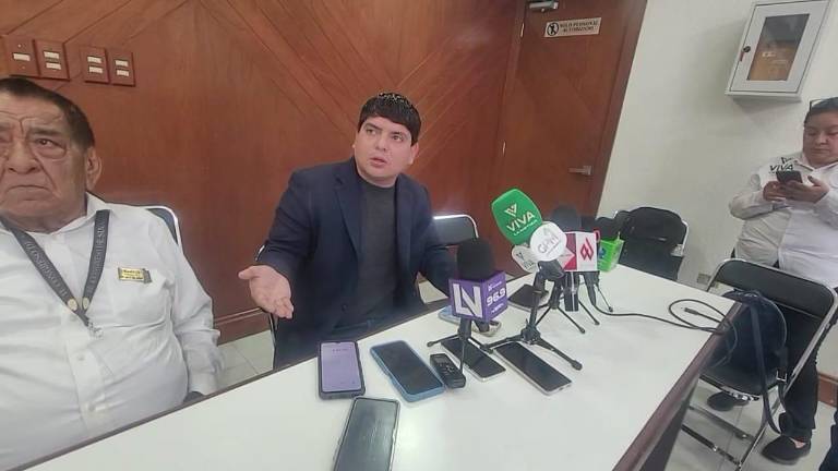 Villegas Lobo acusó que según las leyes de uso de suelo urbano actuales, estos locales deben ofrecer obligatoriamente cajones para establecimiento de forma gratuita.