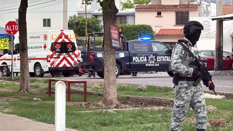El acceso a la glorieta fue acordonada por elementos de Guardia Nacional.