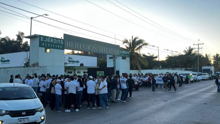 La comunidad de la UAS acude a respaldar a la Presidenta Claudia Sheinbaum Pardo en Mazatlán.