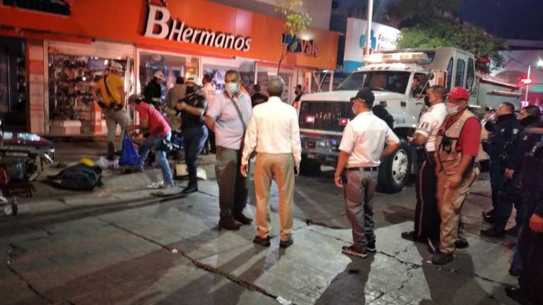 Derrumbe en un local en remodelación deja una mujer muerta y dos heridos en Culiacán