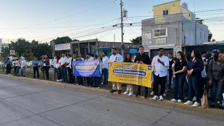 La comunidad de la UAS en Mazatlán acude a expresar el apoyo a la Presidenta Claudia Sheinbaum Pardo.