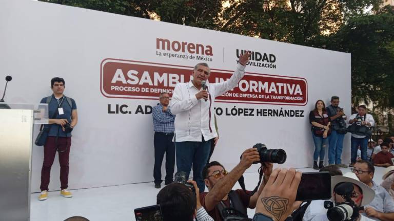 Adán Augusto López Hernández, en un evento masivo en Culiacán.