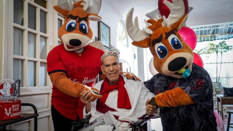 Con música, arte y beisbol llega Antonio López Sáenz a los 87 años
