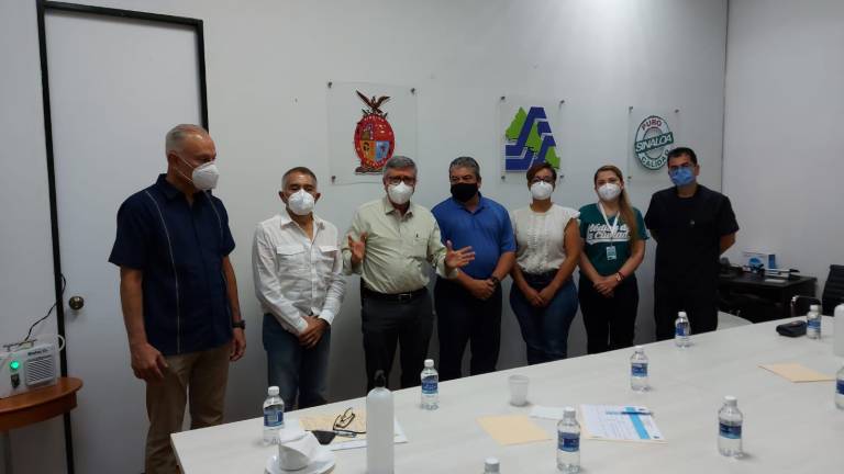 Efrén Encinas Torres se reunió con directivos de hospitales privados de Culiacán.