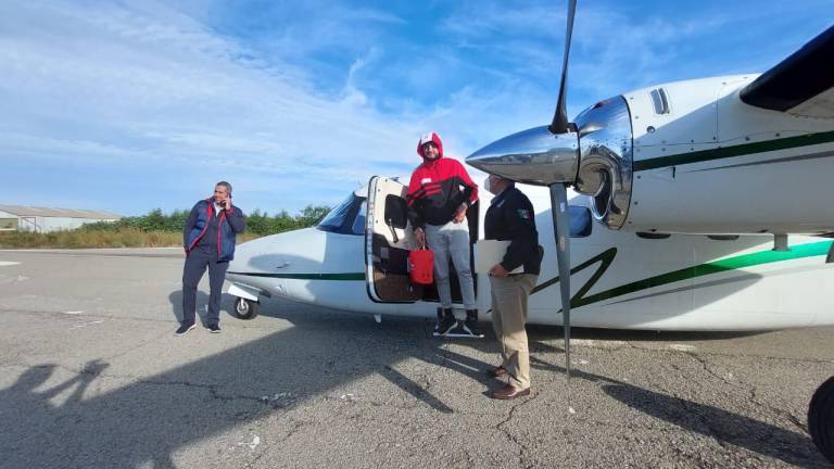 Alexis Cervantes llega a Guasave en vuelo directo desde Morelia