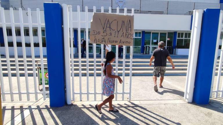En Mazatlán menores van por la vacuna contra el Covid, pero se regresan sin ser vacunados porque se agotaron las dosis