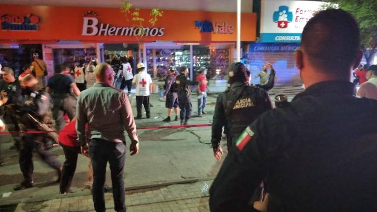 El techo de la zapatería colapsó la noche del lunes.