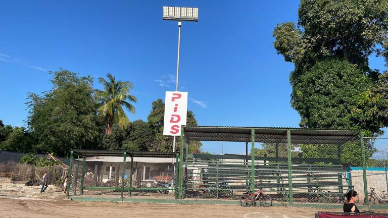Entregan rehabilitación de campo de beisbol en El Melón