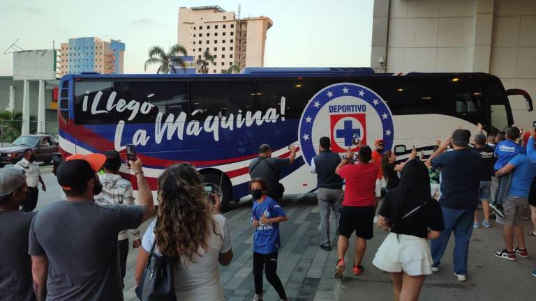 Llegada del Cruz Azul al hotel en Mazatlán.
