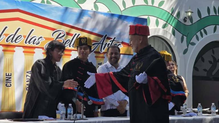 El reconocimiento destaca las contribuciones y el mérito de Carlos Javier Arcadia a las Bellas Artes.