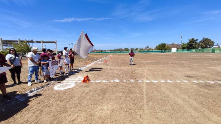 Inauguran obra de inicio de campo de futbol americano en la Unidad Juárez de Mazatlán