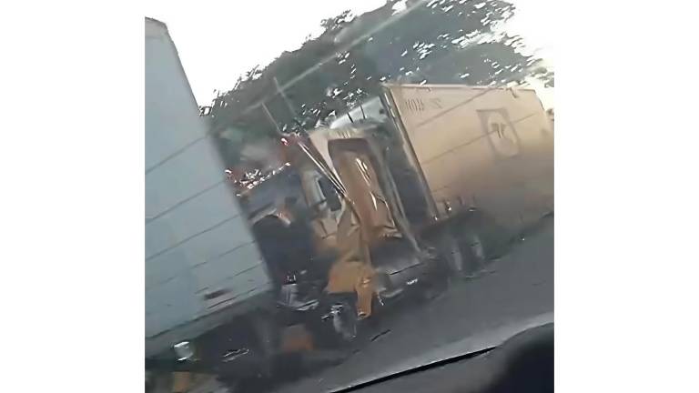 Debido a las labores se indicó que se dificultó la circulación por lo que rápidamente se formaron largas filas en ambos sentidos.
