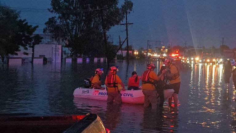 Operativo de Protección Civil durante las lluvias del lunes en Culiacán.