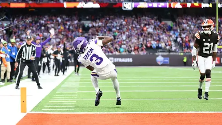 Jordan Addison atrapa el pase de touchdown para el triunfo de Vikings.