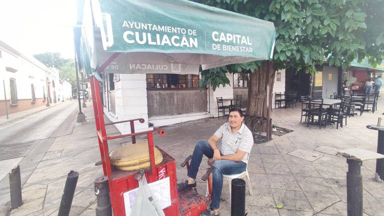 Debido al inicio de la Feria Internacional del Libro en el Centro de Culiacán los boleros debieron ser removidos de sus lugares.