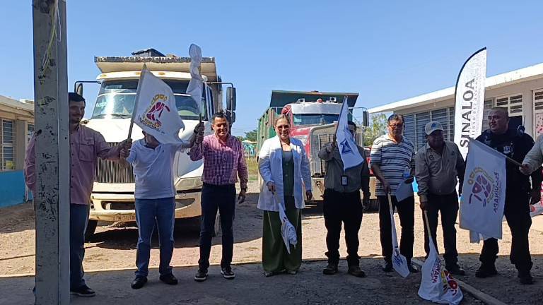 Autoridades dieron el banderazo de inicio de la campaña contra el dengue.