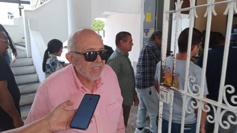 El ex Alcalde de Mazatlán, Luis Guillermo Benítez Torres, “El Químico”, en su reciente asistencia al Palacio Municipal.