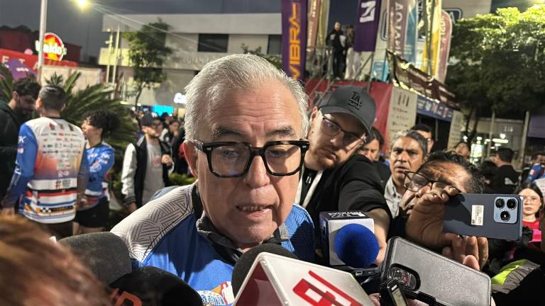 El Gobernador Rubén Rocha Moya advirtió que integrantes de su Gabinete que aspiren a cargos de elección popular deberán ceñirse a la ley electoral.