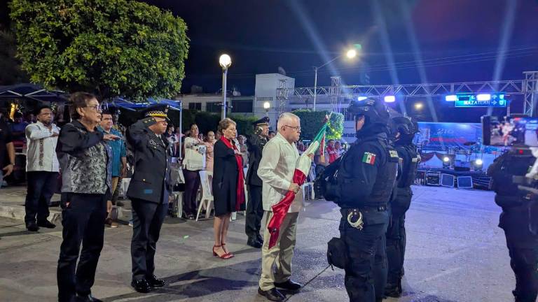 Víctor Manuel Díaz Simental dio su segundo grito por el 216 aniversario de la independencia de México.